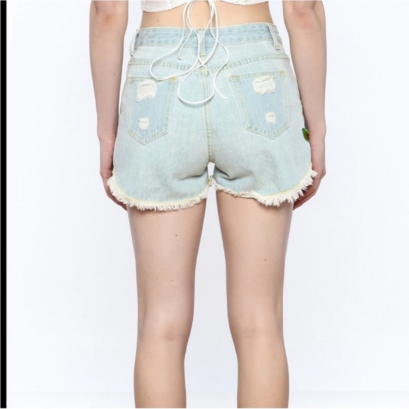 ETWO Embroidered High Rise Distressed Raw Hem Jean Shorts - Picture 2 of 12